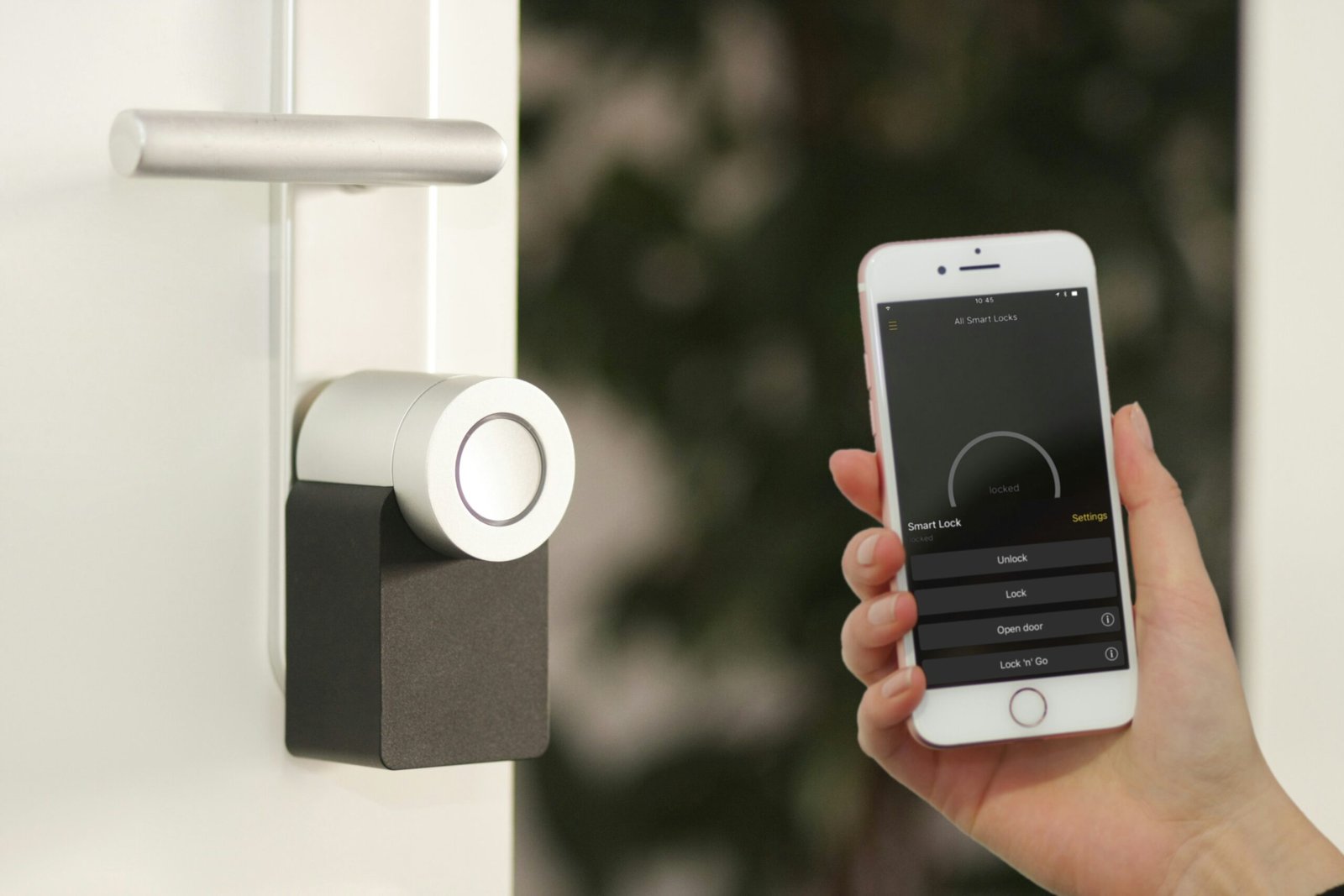 Hand holding smart phone to a door
